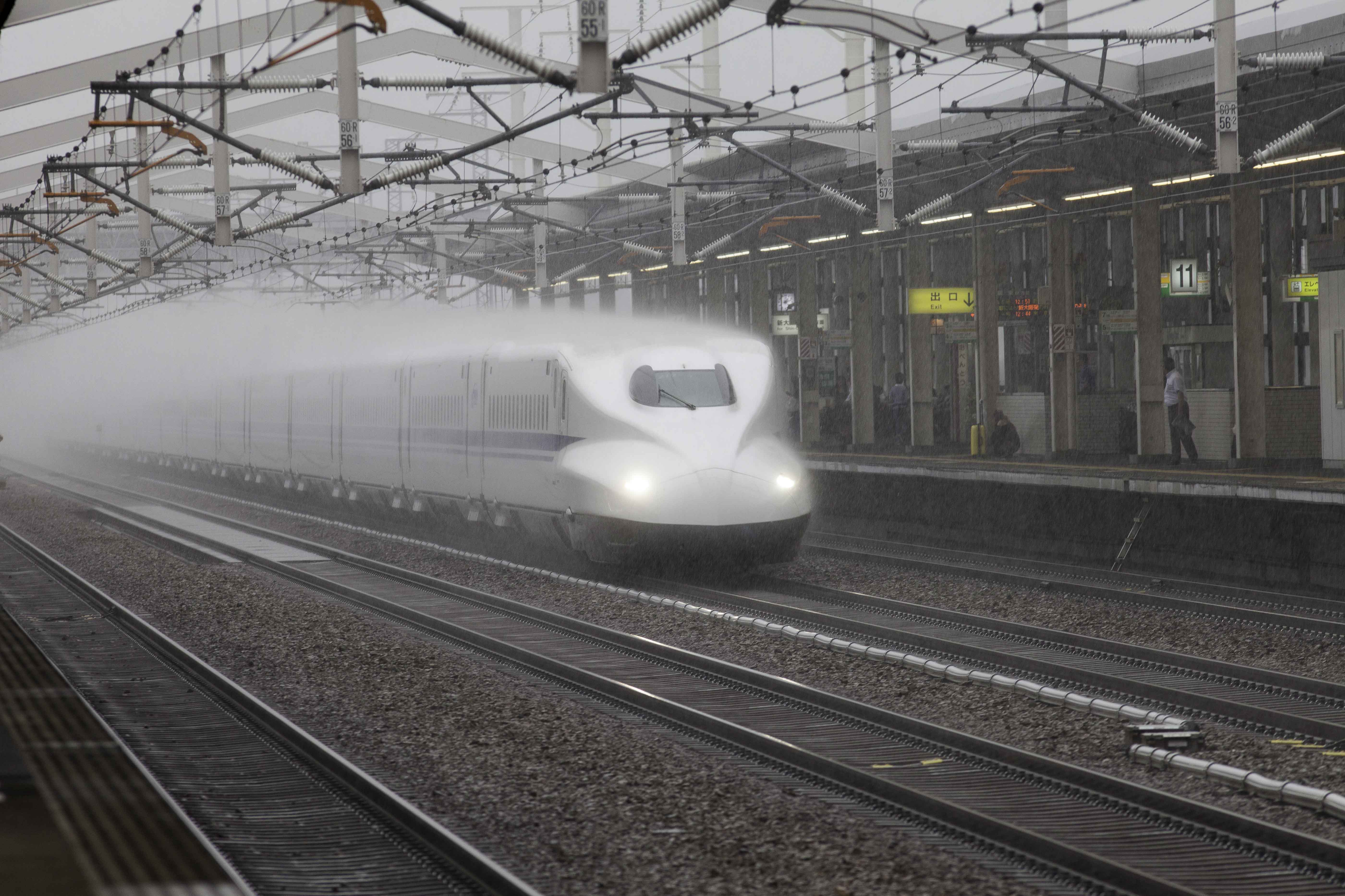 雨の日の新幹線撮影は最高のシャッターチャンス
