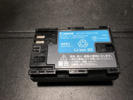 CanonバッテリーパックLP-E6が春から秋の期間だけ使えるようになってしまった