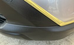 車の未塗装樹脂バンパーのつや出しを
