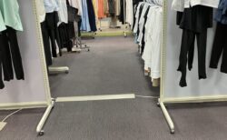 服を買いに行く