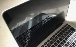 MacBook Pro 13インチ A1502 モニターのコーティング剥がれ修理