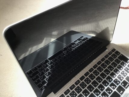 MacBook Pro 13インチ A1502 モニターのコーティング剥がれ修理