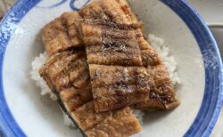 明石の黒谷商店の鰻を食べた