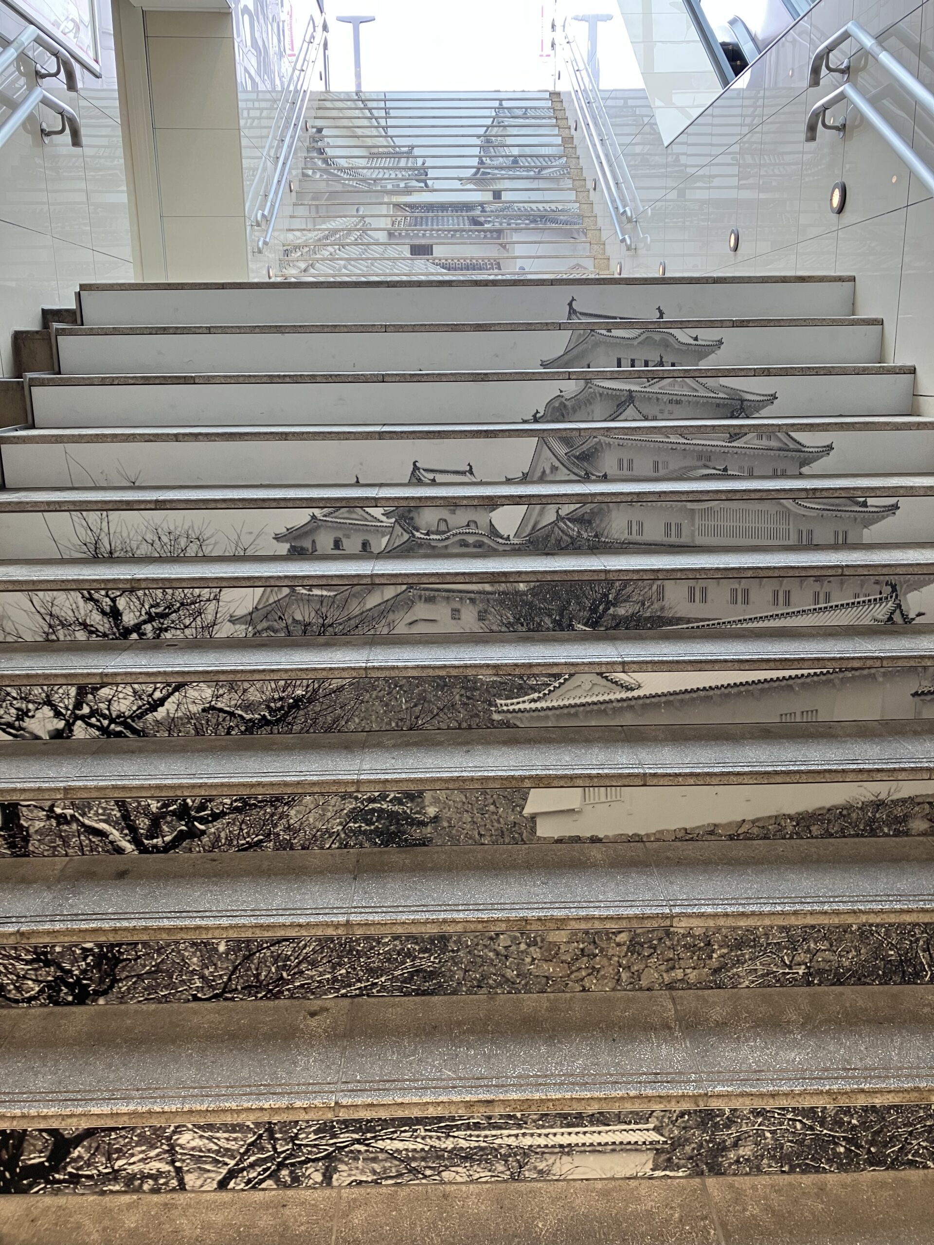 姫路駅前の階段